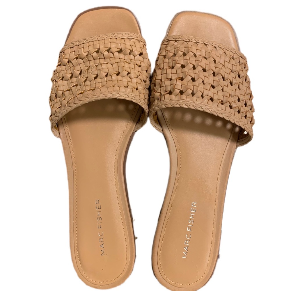 Marc Fisher Jeremy Flat Sandals Size 8.5